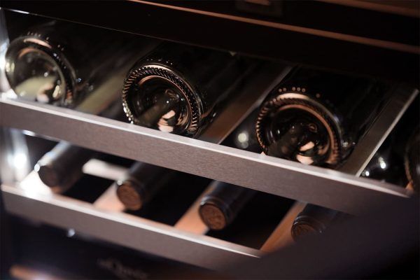 Cantinetta Armadio Frigo per Vino da Incasso - WineKeeper Exclusive 112D Fullglass Black Push-Pull - mQuvée
